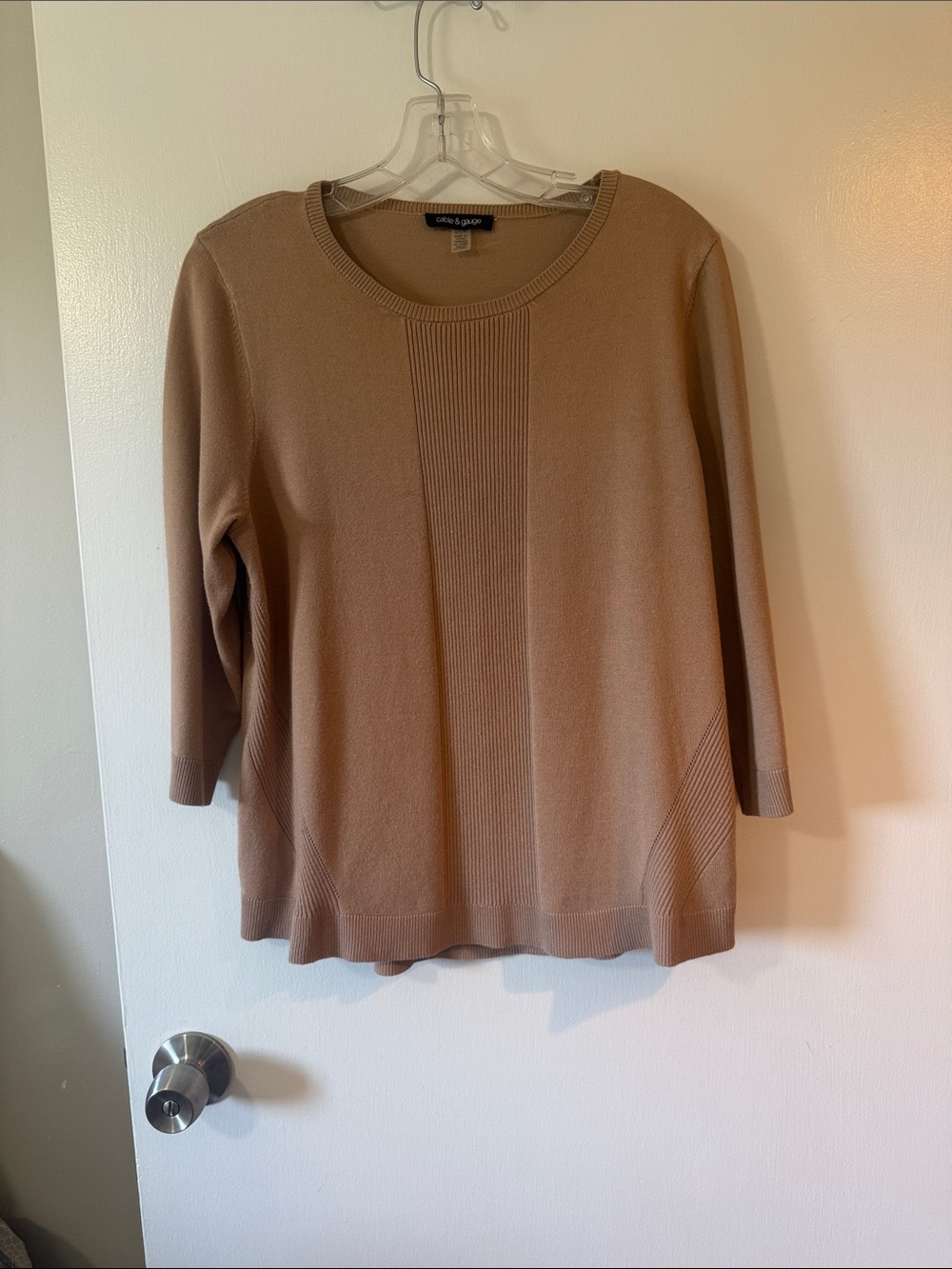 Cable & Gauge Camel Ribbed-Panel Crewneck Sweater